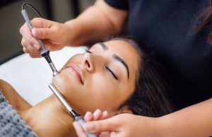 Омолаживаемся электричеством: как микротоки возвращают коже молодость